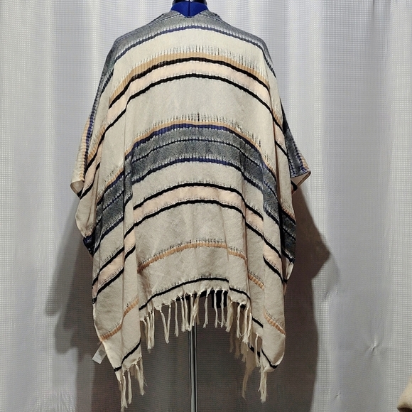 harper & liv Shawl / Wrap - Picture 3 of 12